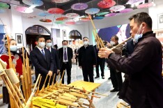 许忠建一行调研首届怀化旅发大会通道文旅非遗展示馆