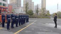王洪灿走访慰问驻安部队官兵和烈士家属