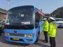 组图丨感动！凤凰公安民辅警春节守护路上的暖心镜头