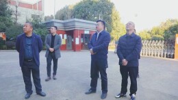 王洪灿调研周轻鼎艺术馆建设工作
