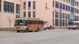 江华：组织务工人员进企业选岗 搭建面对面就业桥梁