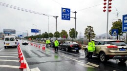 泸溪交警:“坚守+严管”筑牢春运后期交通安全防线