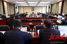 ​县委常委会召开会议 毛运鸿主持