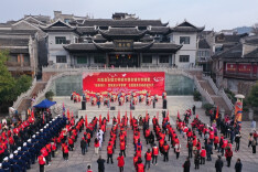 凤凰：千名党员志愿者倾情服务助力文明创建