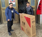 凤凰县新岩村：为群众办实事解难题 赠送轮椅暖人心