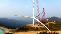 双牌打鼓坪风电场项目首台风机安装成功