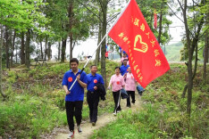 泸溪县人大机关开展“重走长征路·永远跟党走”活动