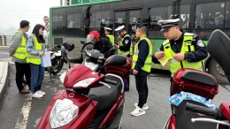 泸溪武溪镇：道路交通安全整治劝导常抓不懈