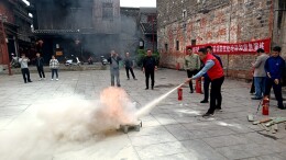 泸溪县浦市镇：开展“五.一”节前消防技能培训和应急演练