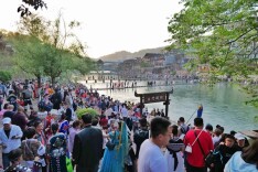 “五一”假期首日 凤凰县文旅市场迎来“开门红”