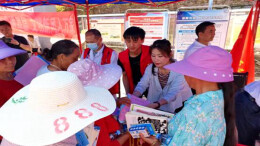 泸溪县发改局:借力“三下乡”开展宣传教育活动