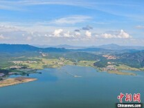 航拍江西赣江峡江段夏日风光 山清水秀碧波荡漾美如画