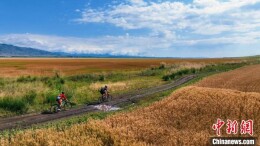 新疆昭苏：骑行赛道领略山野风光