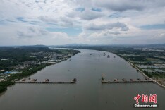 广东江门潭江特大桥首个主墩完成浇筑