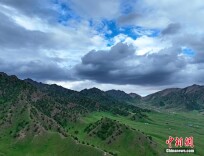 俯瞰都兰卓兰草原：山脉连绵起伏 宛如山地沙盘