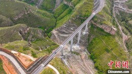 与大河同行：沿黄“幸福路”峡谷沟壑架“飞虹”