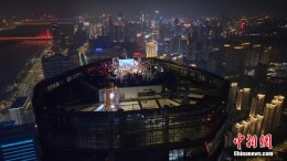 江西南昌：“云端”音乐会点亮城市夜晚