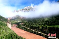 航拍澜沧江源头昂赛大峡谷：云雾缭绕 美不胜收