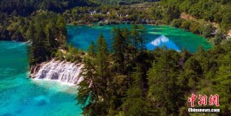 九寨沟风景“超燃” 景区2023年已接待游客突破300万人次