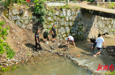 辰溪县船溪乡：基层干部齐动手 文明乡村展新颜