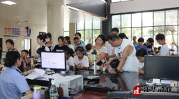 江华：外省户籍考生30分钟拿到临时身份证