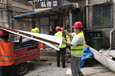 上下联动拆违 一心助力社区环境美化