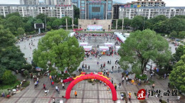 江华：逛药市 品药膳 瑶族群众欢度瑶医药节