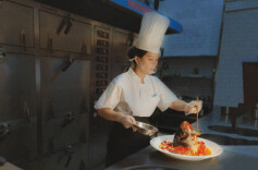 巨型剁椒鱼头火爆长沙  第四代传承人谭艳端午秀非遗技艺