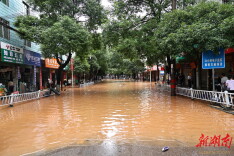 暴雨突袭通道县城 内涝路段抢险忙
