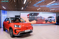 埃安“霸王龙”豪门首开，刷新中型SUV豪华智能新标杆