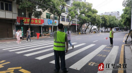 江华二中：打造“护学岗” 撑起“平安伞”