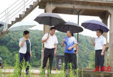 张中于、何祚云来云溪区督导防汛工作