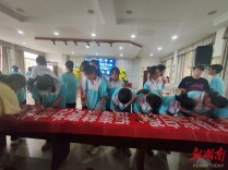 　洪江区第一中学开展防溺水、禁毒暨安全生产月宣传进校园活动