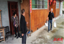 横岩乡：党员干部齐上阵 防汛一线践初心