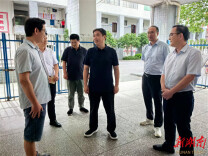 李天明开展“七一”走访慰问活动