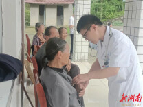 辰溪县谭家场乡：卫生院走进救灾临时安置点服务群众