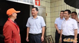 李雨初走访慰问老党员