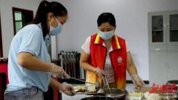 益阳：福彩公益长者餐厅 让老人吃上热乎饭