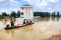 辰溪县辰阳镇：救援船驶向洪水中的“孤岛”