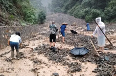 防汛救灾一线 洪江市纪检监察干部奋勇冲锋