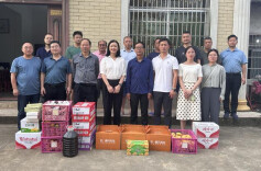 水果、药品、艾条送上防汛大堤 临湘爱心慰问持续“升温”