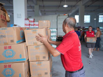 传递“体育湘军”精神，湖南鸿阳体育向华容捐赠爱心物资