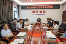 王启武在澧县信访局坐班接访