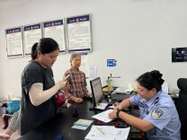 华容公安开“绿色通道” 为团洲乡受灾群众办理身份证