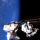 收藏这组“宇宙级”壁纸！带你开启“太空旅行”→