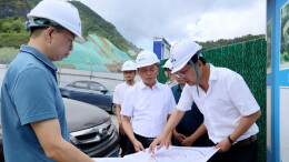 田刚调研产业开发区和重点项目建设