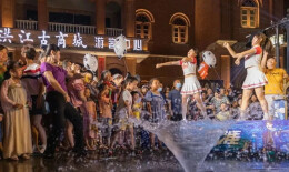 八月天天乐不停，盛夏良宵冰爽行