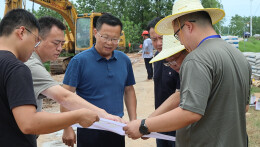 李挚在华容县督导检查防汛抗灾工作