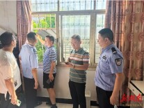 修梅镇开展打通消防“生命通道”拆窗破网专项整治行动