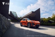 深蓝联手华为扛起中国新能源大旗，深蓝S07上市，14.99万元起售